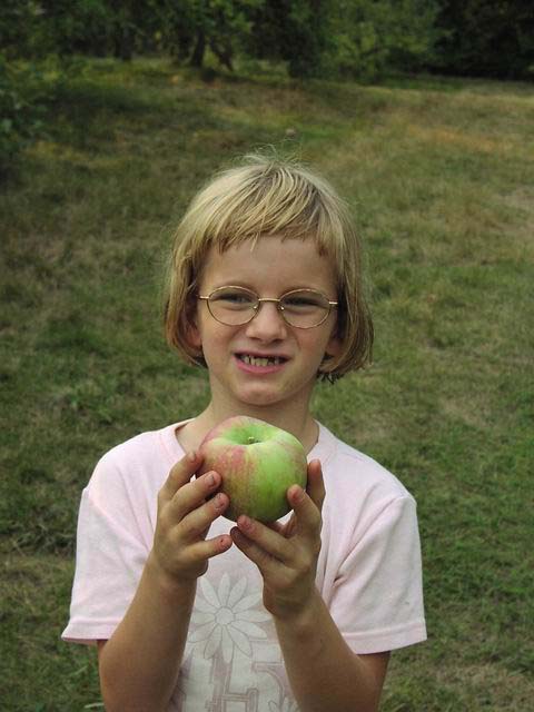 Apple-Picking-Ashley-4-brighten