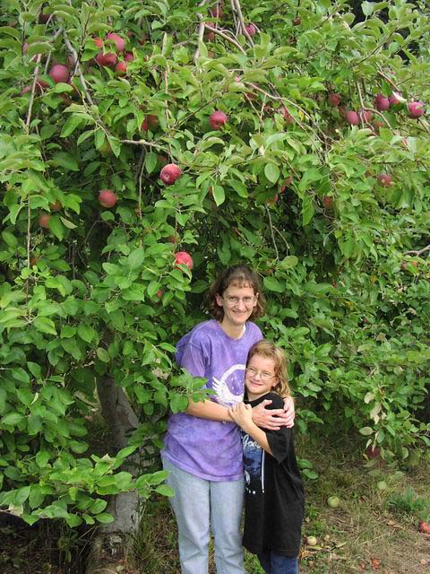 apple-picking-ashley&lois-05