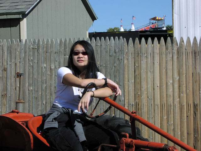 tractor-jen-04