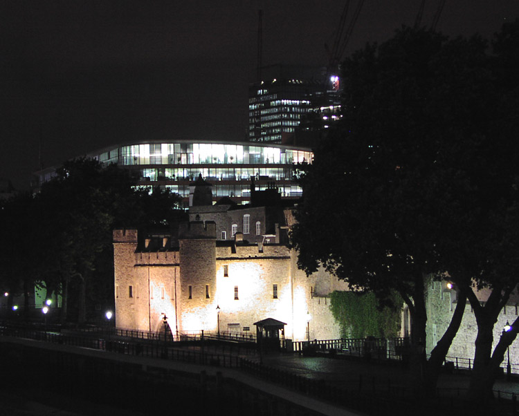 day-2-9-tower-of-london-night-04