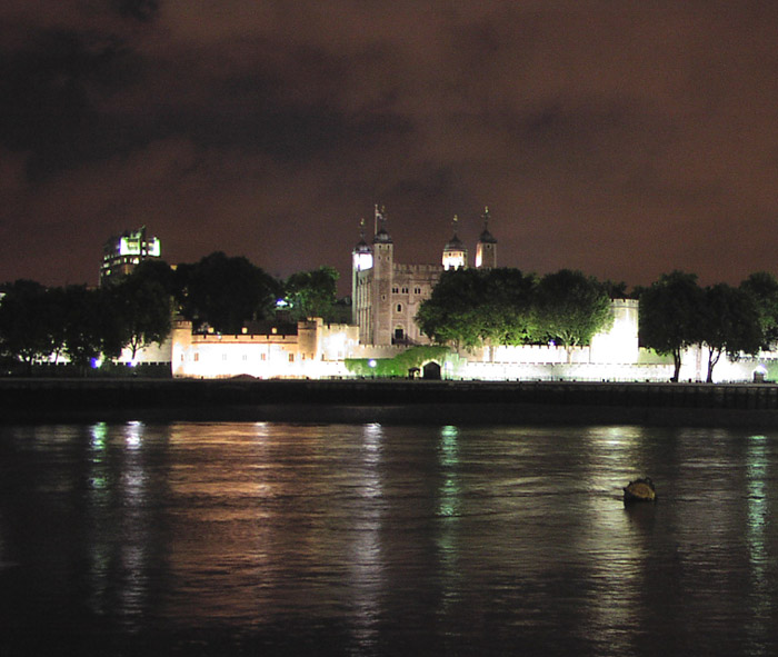 day-2-9-tower-of-london-night-07