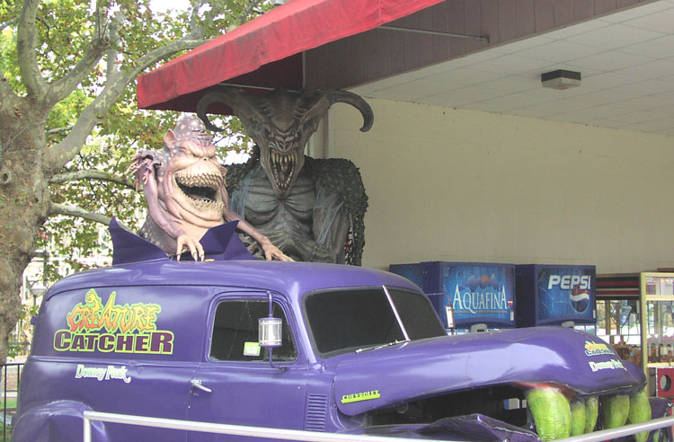 dorney-park-halloween-creature-catcher-02