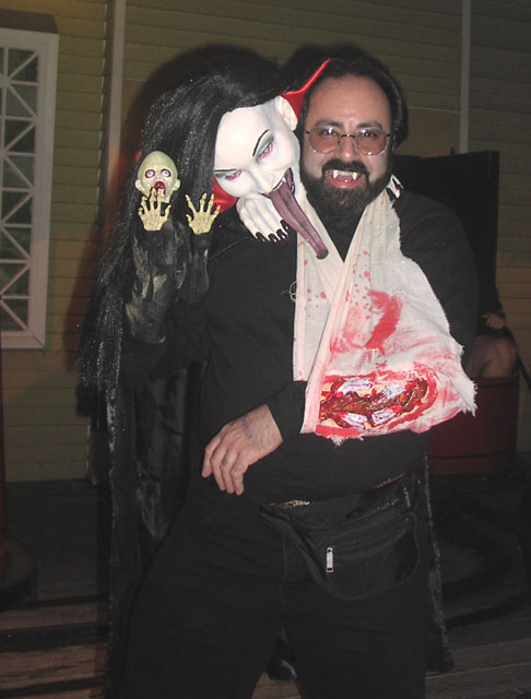 knoebels-costumes-vampire-guy-02